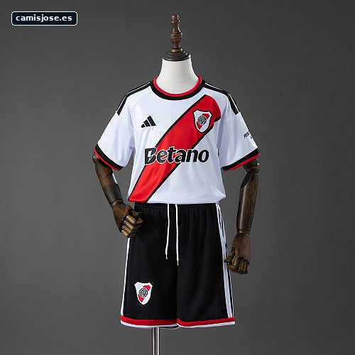 River Plate 26/27 equipación infantil local talla: 16-28